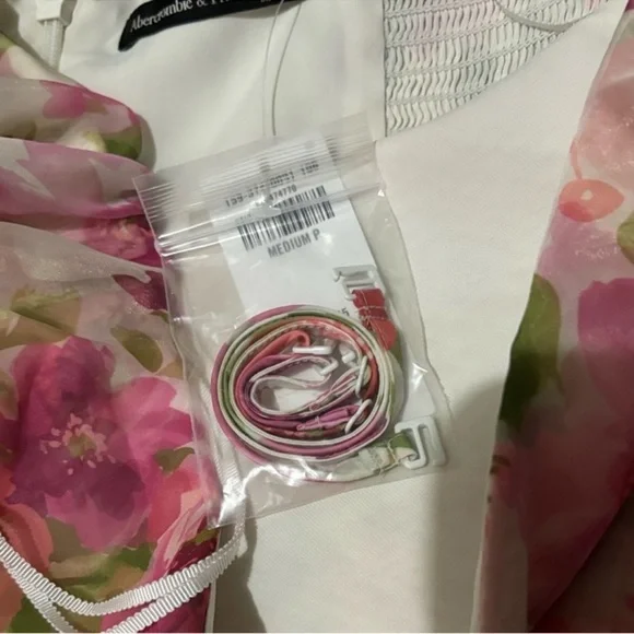 🍓✨Organza Tiered Strapless Mini Dress Abercrombie & Fitch 
New with tags! - Picture 7 of 9